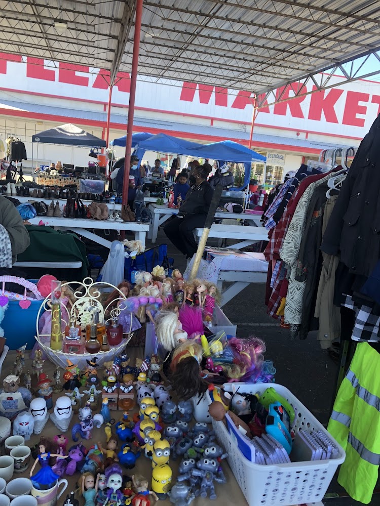 Bragg Boulevard Flea Market