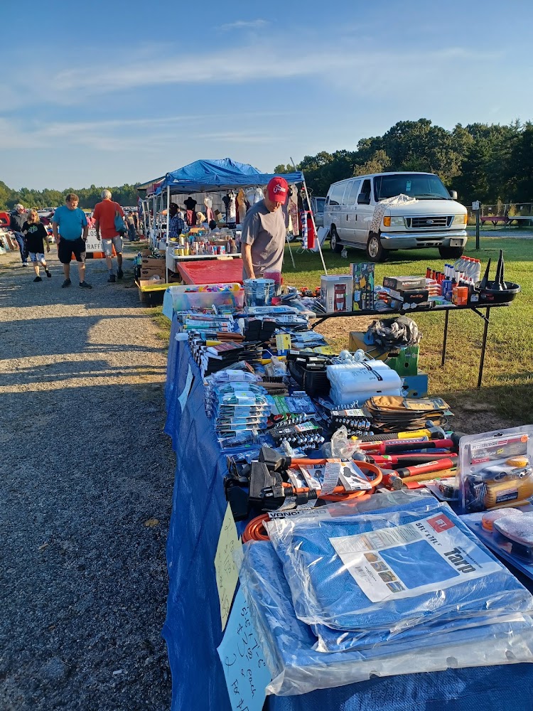 Burr's Trading Post aka Chesnee Flea Market Flea Markets in Chesnee South Carolina