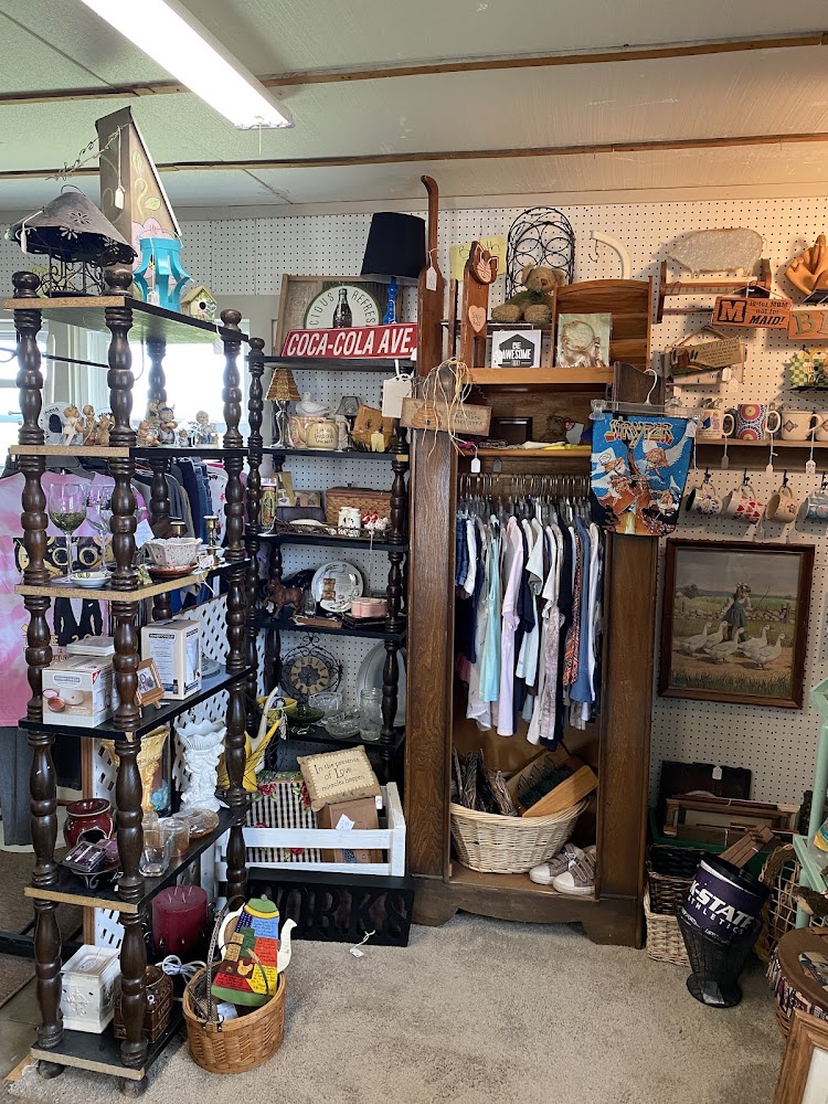 Hooterville Flea Market