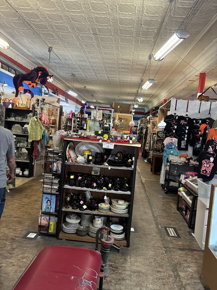 Layman's Antique Mall & Flea Market