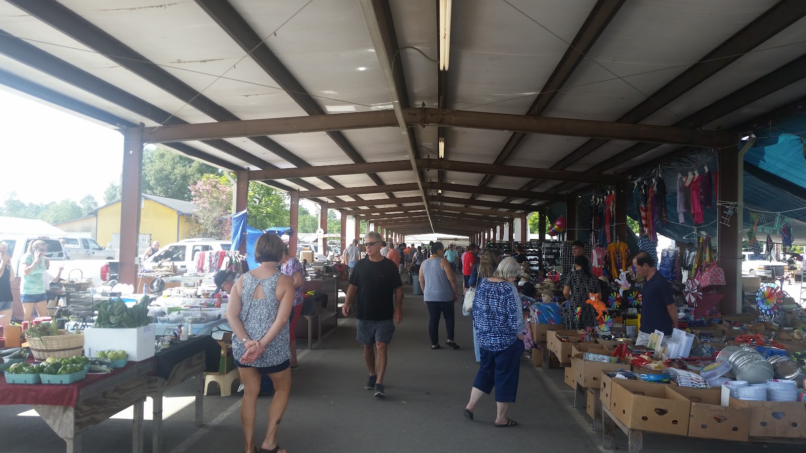 Flea Market & RV Park at Menge