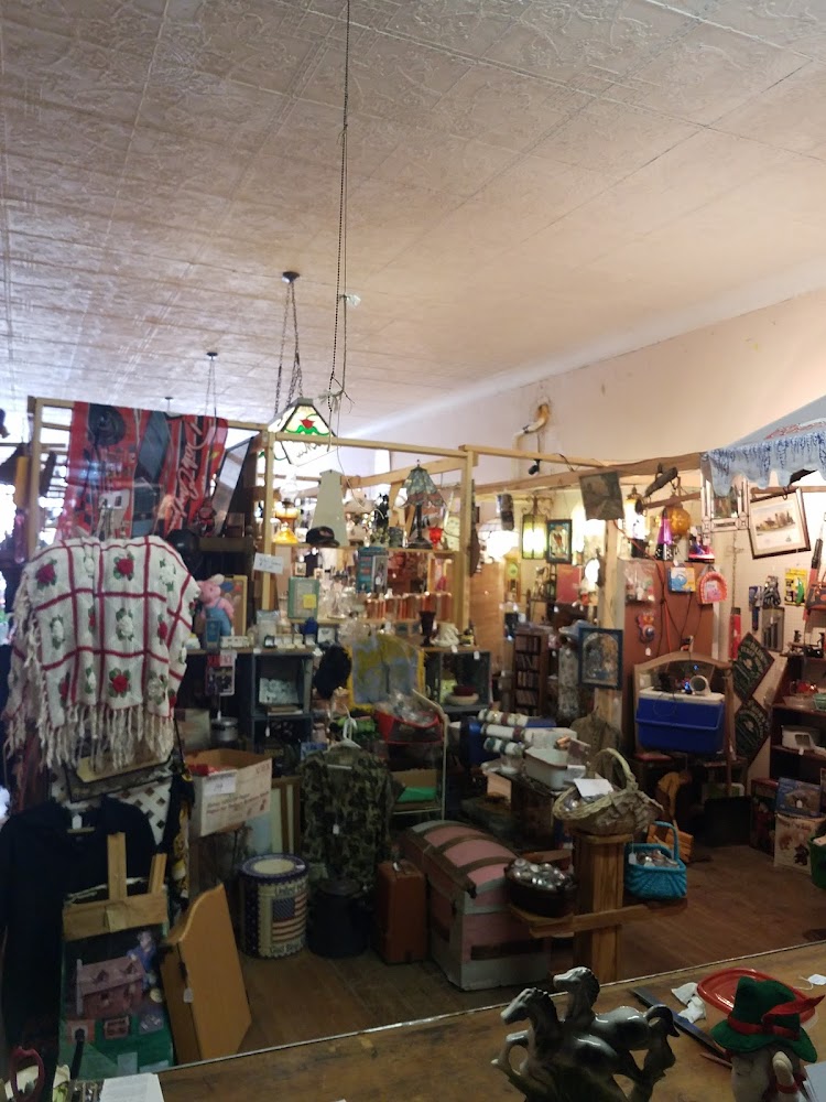 Awesome Possum Flea Market Flea Markets in Hamburg Iowa